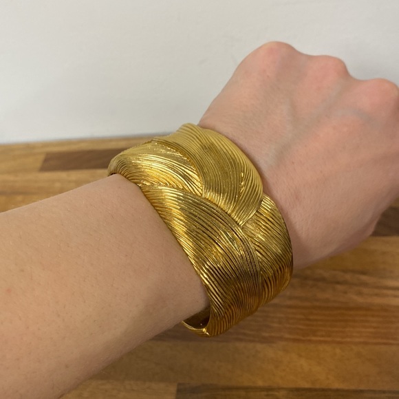 Vintage Nina Ricci Wide Cuff Bracelet Golden - Picture 6 of 13